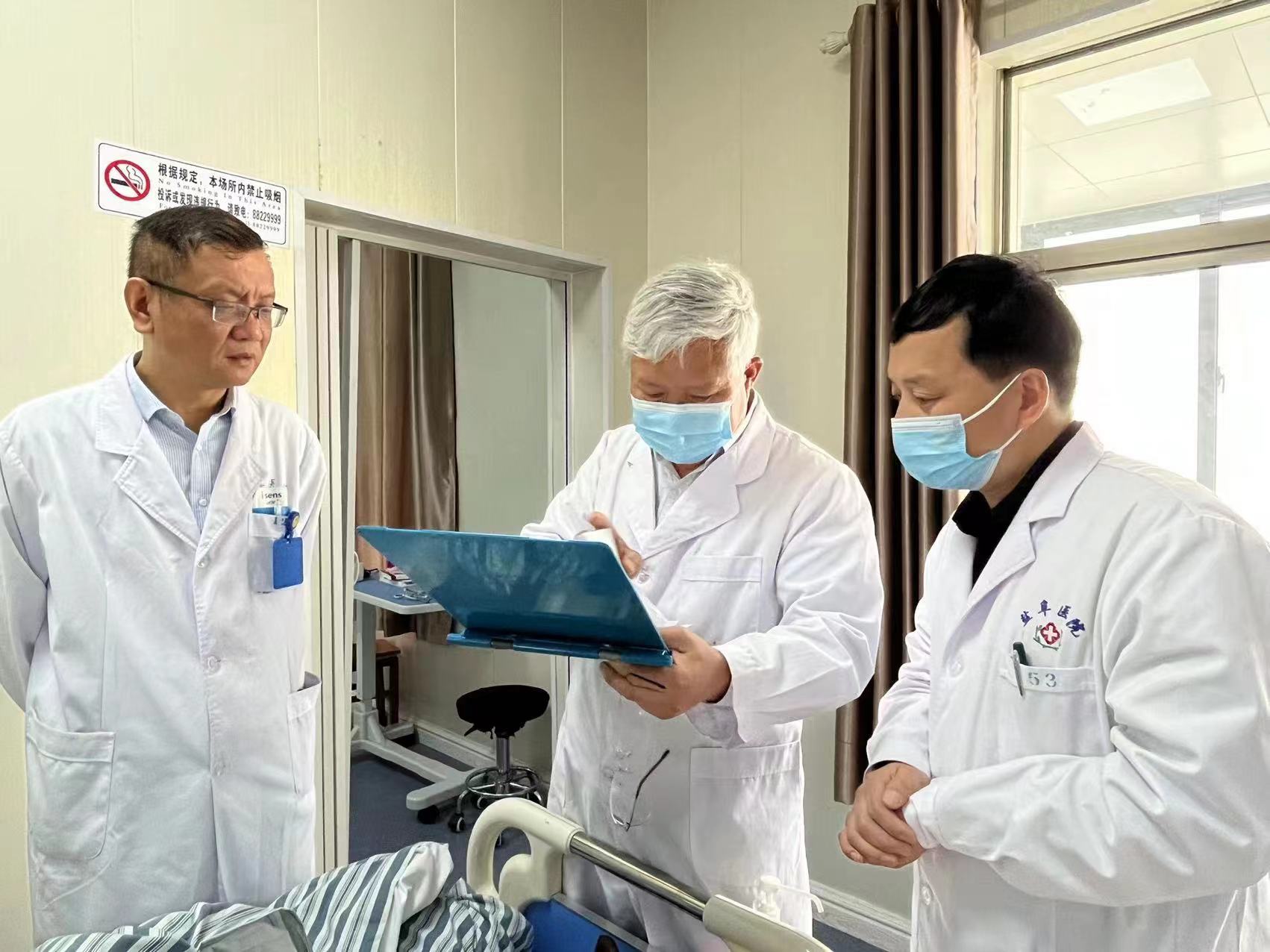 热烈欢迎清华大学第一附属医院肾科主任卢方平教授来我院学术指导！